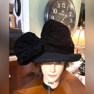 Vintage Oscar de la Renta Millinery Black Wool felt Hat with velvet Bow!